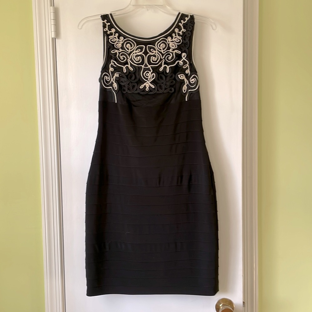 Adrianna Papell black dress size 4.